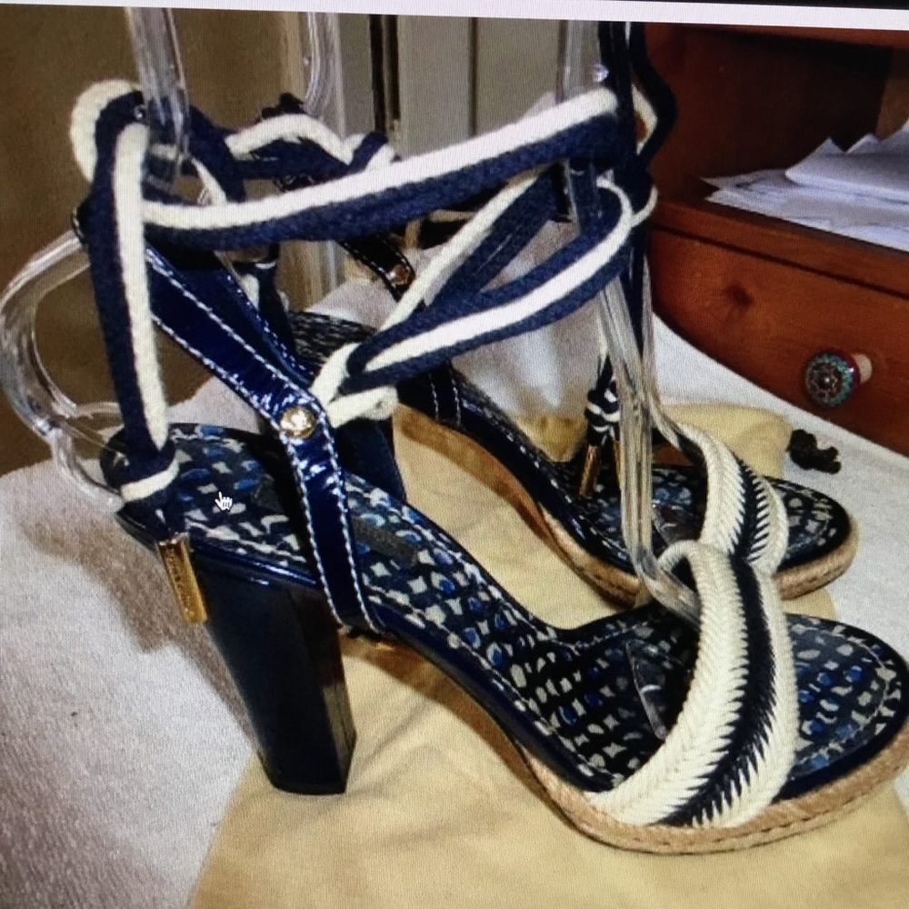 LOUIS VUITTON Heels - Picture 4 of 8